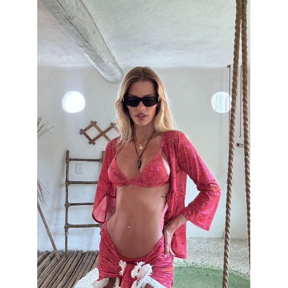 Por fim, este biquíni rosa de Yasmin Brunet foi uma das suas melhores escolhas nesta viagem