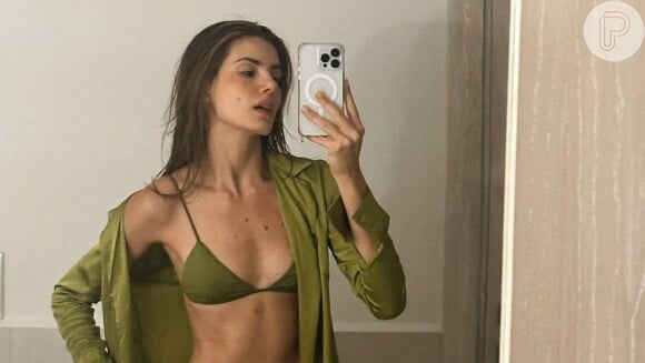 Camila Queiroz exibe corpão definido em novo vídeo de biquíni e encanta a web