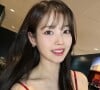 A atriz Lee Ji Eun apostou na franjinha.