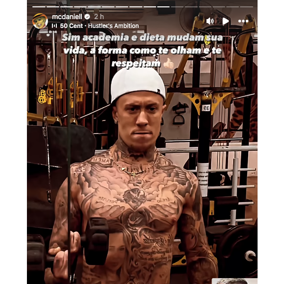 MC Daniel também brincou dizendo que se achava lindo na época, mas que hoje sim estaria na aparência ideal