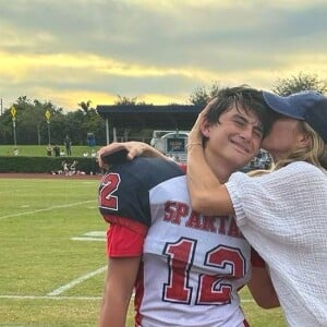 Gisele Bündchen e Tom Brady são pais de Benjamin, que mostra seguir os passos do pai no futebol americano