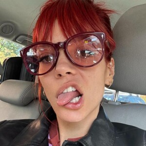 Lily Allen: 'Imagina ter quase 8 milhões de ouvintes mensais no Spotify, mas ganhar mais dinheiro tendo mil assinantes para ver fotos de seus pés. Não odeie o jogador, odeie o jogo'