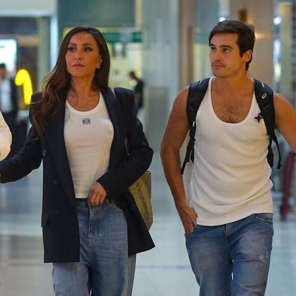 Sabrina Sato e Nicolas Prattes assumiram o namoro durante o carnaval de 2024 e ficaram noivos em setembro de 2024, um mês antes de revelarem a gravidez