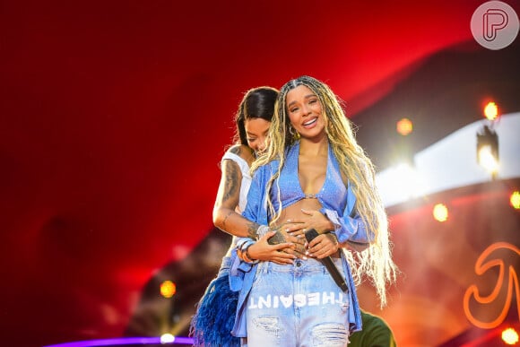 Ludmilla e Brunna Gonçalves anunciaram a gravidez durante um show, em SP