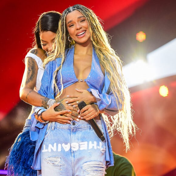 Ludmilla e Brunna Gonçalves anunciaram a gravidez durante um show, em SP