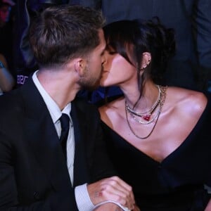 Bruna Marquezine e João Guilherme trocaram beijos, carícias e fofocas em evento de lançamento de 'Amor da Minha Vida', nova série protagonizada pela atriz e por Sérgio Malheiros