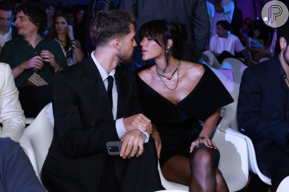 Bruna Marquezine e João Guilherme foram flagrados em momentos fofíssimos de romance no lançamento de 'Amor da Minha Vida'