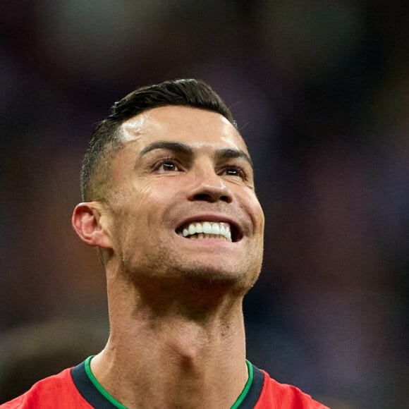 O chef que trabalhou com Cristiano Ronaldo no Juventus contou os alimentos que fazem parte da sua dieta: peixe, frango, carne bovina, ovos, abacate, óleo de coco e arroz negro