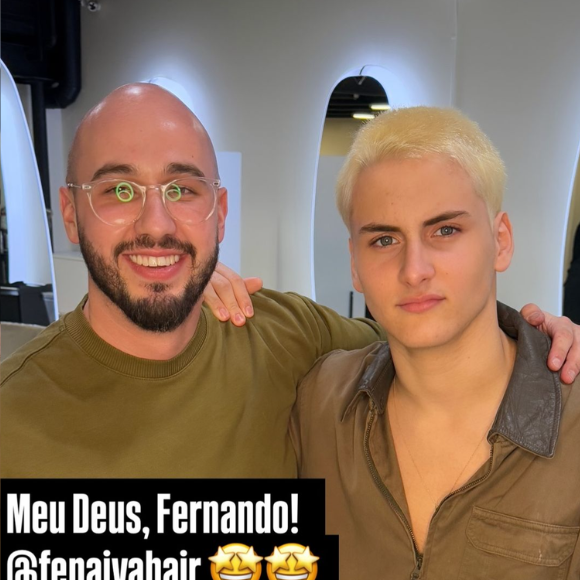Aos 15 anos, Davi abandona cachos e adota cabelo platinado