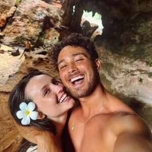 Larissa Manoela e André Luiz surgiram em uma caverna em um post recente no Instagram