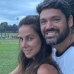 Casados? Carol Barcellos e Marcelo Courrege exibem aliança iguais e reforçam oficialização da união após escândalo