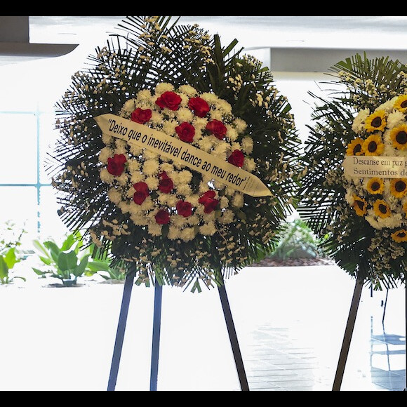 Paulo Betti, ex-cunhado de Paulo Giardini, enviou coroas de flores para o velório