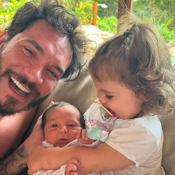 Ravi, filho de Viih Tube e Eliezer, está internado. Nesta quarta-feira, o ex-BBB publicou alguns registros em seu perfil no Instagram.