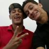 Ganso posa ao lado do amigo Neymar