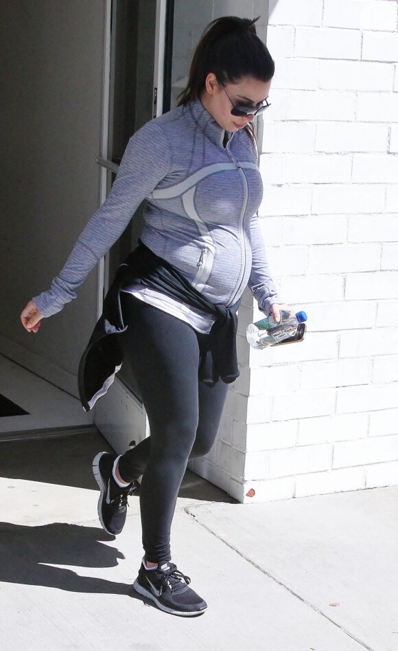 Kim Kardashian sai de academia em Los Angeles, em 16 de abril de 2013