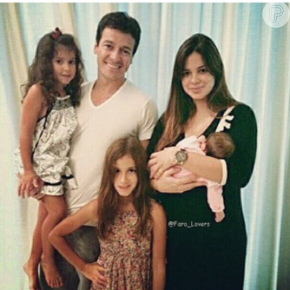 Rodrigo Faro publica foto com Veral Viel e as filhas, Clara, Maria e Helena