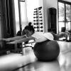Isis Valverde publica foto fazendo aula de pilates, em 18 de abril de 2013