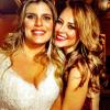 A atriz ainda publicou uma foto com a noiva e assessora, Mariana Nogueira