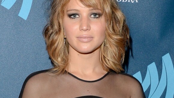 Jennifer Lawrence muda o visual novamente e volta a ser loira