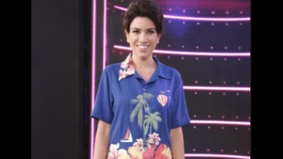Patricia Abravanel usa look estiloso de Silvio Santos para divulgar seu programa