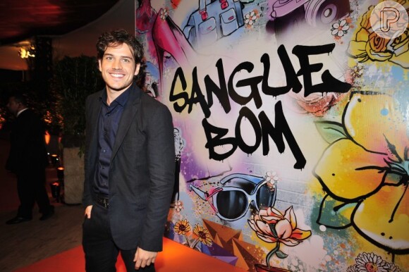 Marco Pigossi posa na festa de lançamento de 'Sangue Bom', a próxima novela das sete da Globo