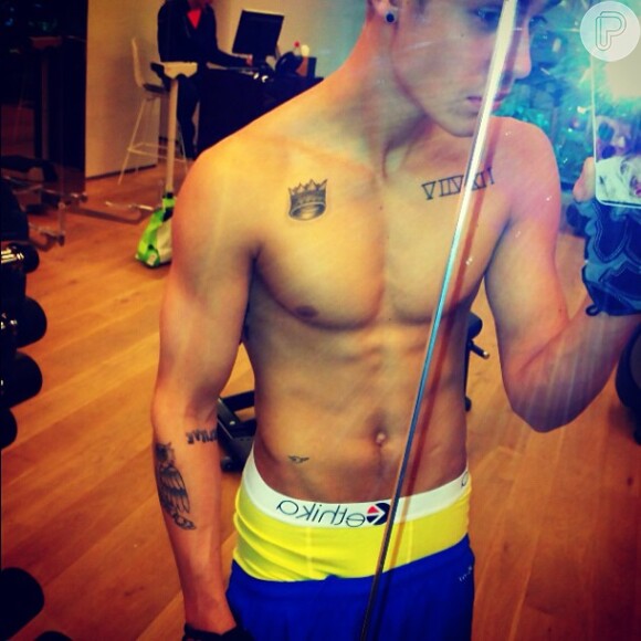Justin Bieber exibe tatuagens em foto publicada no Instagram