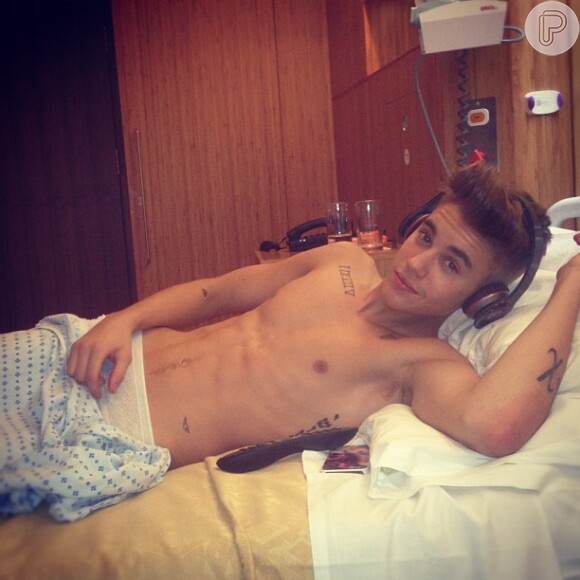 Justin Bieber também tem um grande 'X' tatuado no braço esquerdo