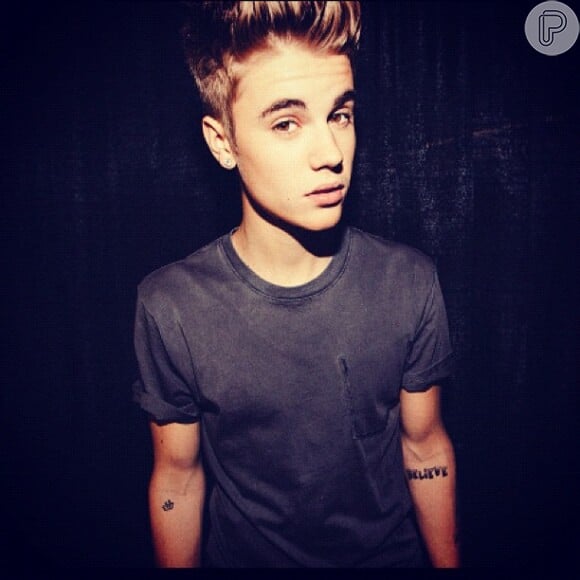 Justin Bieber tem a palavra 'believe' (acreditar, em português) tatuada no braço esquerdo