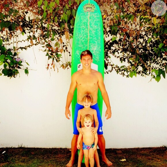 Danielle winits publica foto do namorado, Amaury Nunes, com os filhos, Noah, de 5 anos, e Guy, de 2 anos