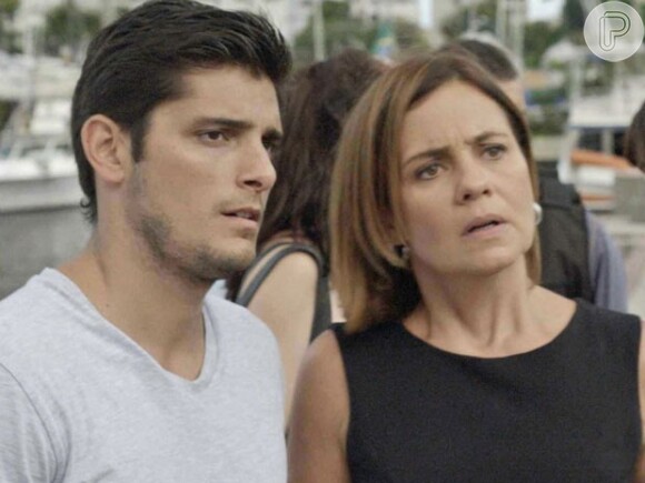 Guto (Bruno Gissoni) é acusado de tentativa de assassinato após o acidente de barco e Inês (Adriana Esteves) é mandada por Beatriz (Gloria Pires) para defendê-lo legalmente, na novela 'Babilônia'