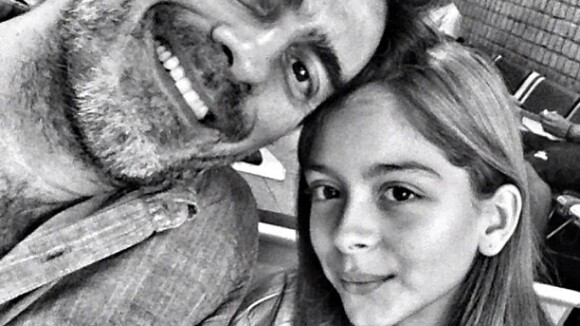 Junno Andrade publica foto antes de embarcar no Rio com a filha Luana