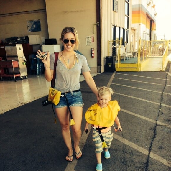 Hilary Duff posa em com o filho, Lucca, em foto no Instagram