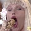 Vestida de sereia, Xuxa solta a voz durante o programa 'Xou da Xuxa'