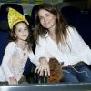 Cláudia Abreu e a filha Felipa foram ao 'Disney on Ice - Vamos Festejar'