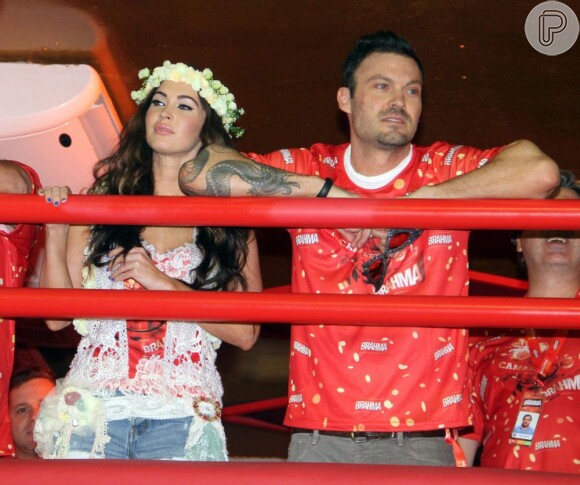 Junto com o marido, o ator Brian Austin Green, Megan Fox foi conferir o desfile das escolas de samba do Rio de Janeiro no Carnaval deste ano
