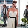 Karla Monteiro,a figurinista de 'Salve Jorge',explica que o vestido de noiva de Helô (Giovanna Antonelli) foi escolhido pensando na personalidade da delegada: 'Ela é ousada, não poderia ser um vestido comum'
