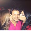Durante festa do 'BBB15', Adrilles Jorge ganha beijo de ex-BBB Tamires Peloso e ex-A Fazenda Débora Lyra