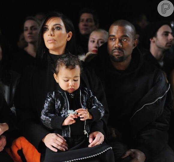 Kanye West é casado com Kim Kardashian e os dois são pais de North West