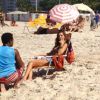 Camila Pitanga e Tainá Müller exibem boa forma em gravação de 'Babilônia' na praia