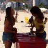 Camila Pitanga e Tainá Müller mostram boa forma em gravação de 'Babilônia' na praia