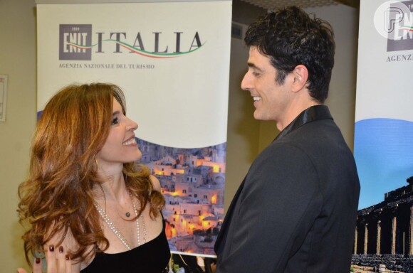 Reynaldo Gianecchini e Deborah Evelyn conversam durante coletiva sobre o longa 'Diminuta', que será filmado na Itália