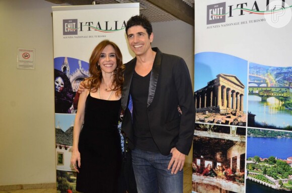 Reynaldo Gianecchini e Deborah Evelyn posam durante anúncio do filme 'Diminuta', que será rodado na Itália, em 16 de maio de 2013