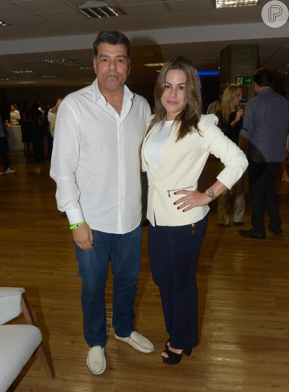 Maurício Mattar e a namorada, Bianca Assumpção, no show de Roberto Carlos em São Paulo