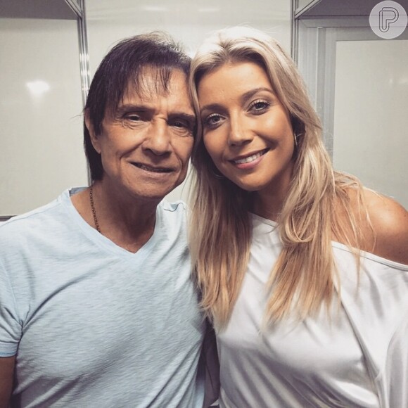 A cantora Luiza Possi fez questão de prestigiar Roberto Carlos e registrar o momento com uma foto: 'Precisa falar mais?'