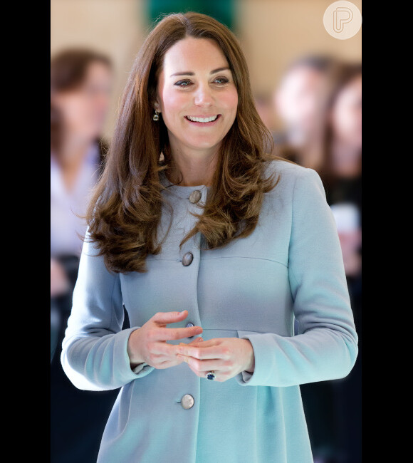 Kate Middleton pode dar à luz a qualquer momento o segundo filho com o Príncipe William, e há a possibilidade de que seja fora de Londres, de acordo com o jornal 'Daily Mail'
