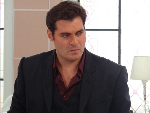 Marcos (Thiago Lacerda) que matar Úrsula (Silvia Pfeifer) para ficar com a herança de Laura (Nathália Dill), em 'Alto Astral'