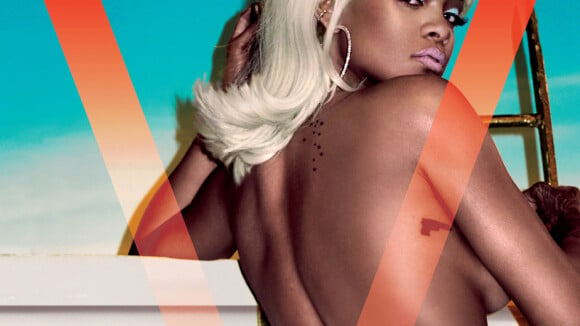 De peruca loira, Rihanna faz ensaio sensual e fala de novo disco: 'Agressivo'