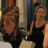 Giovanna Antonelli se diverte com amigas em jantar no shopping Village Mall, na Barra da Tijuca, no Rio, nesta terça-feira, 21 de abril de 2015