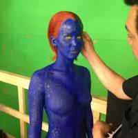Jennifer Lawrence posa com maquiagem azul de Mística para novo filme dos 'X-Men'