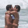 Sophie Charlotte e Daniel de Oliveira mostram intimidade em tarde de praia no Rio